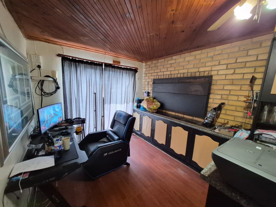 7 Bedroom Property for Sale in Dana Bay Western Cape